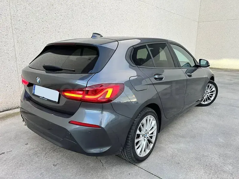Begagnad BMW 118 Executive 140 HK (102 kW) 2020 Grå Halvkombi