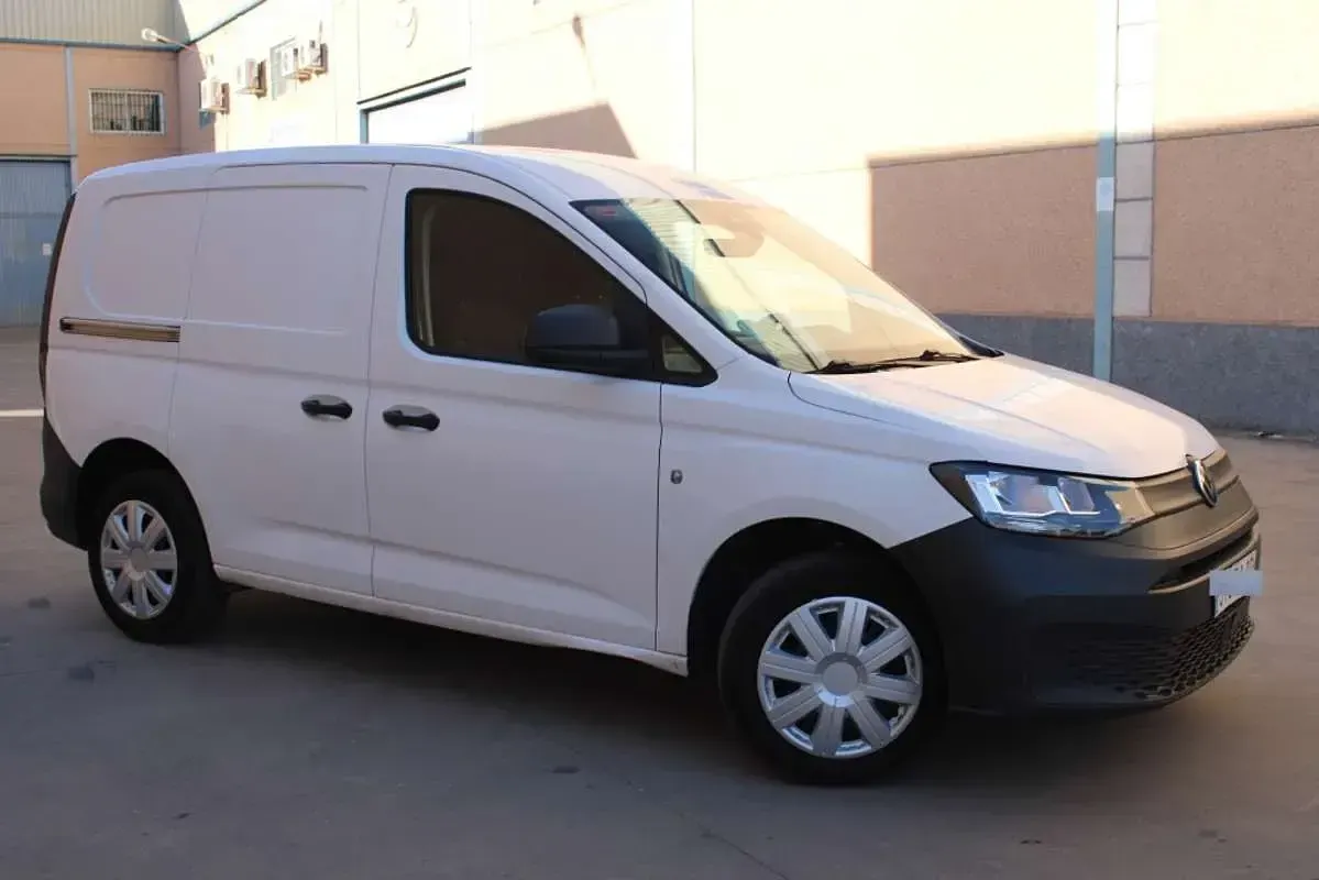 Usado VW Caddy Business 75 CV (55 kW) 2021 Blanco Monovolumen