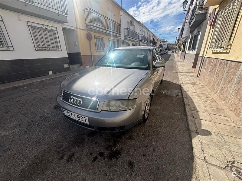 Usado Audi A4 155 CV (114 kW) 2002 Gris / plata Berlina