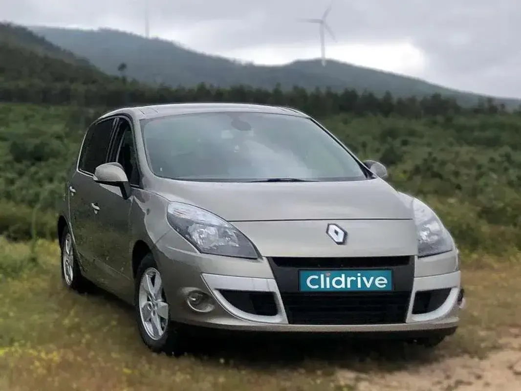 Usado Renault Scenic E-Tech Dynamique 106 CV (77 kW) 2010 Beige Monovolumen