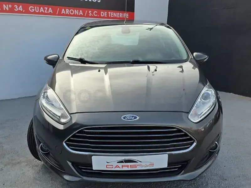Usado Ford Fiesta Titanium 100 CV (73 kW) 2015 Gris / plata Utilitario