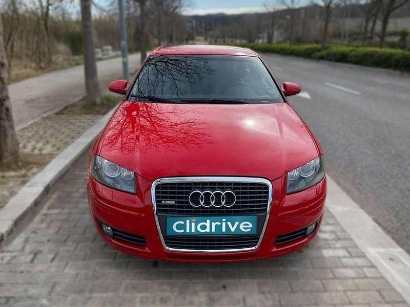 Usado Audi A3 Attraction 140 CV (102 kW) 2007 Rojo Utilitario