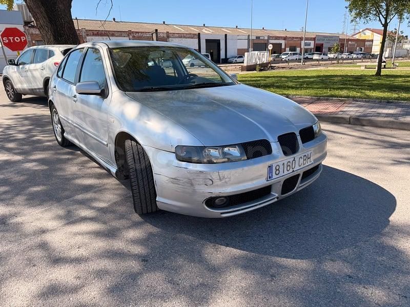 Usado Seat Leon Sport 150 CV (110 kW) 2003 Gris / plata Utilitario