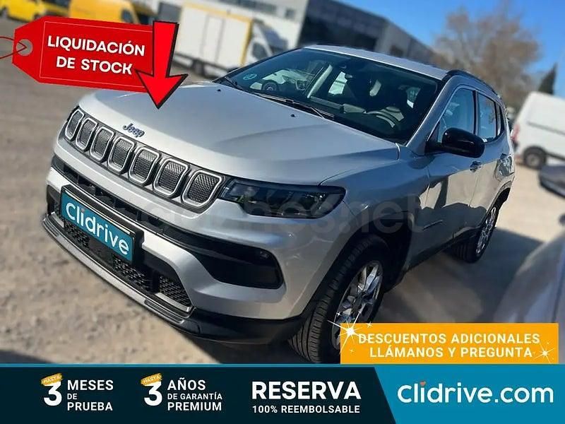 Usado Jeep Compass Longitude 130 CV (95 kW) 2021 Gris / plata SUV