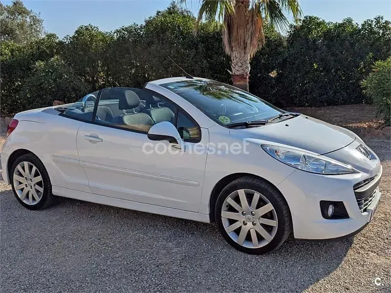 Usado Peugeot 207 CC 112 CV (82 kW) 2014 Blanco Descapotable