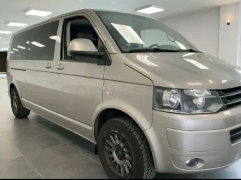Usado VW Caravelle Comfortline 180 CV (132 kW) 2012 Gris / plata Van