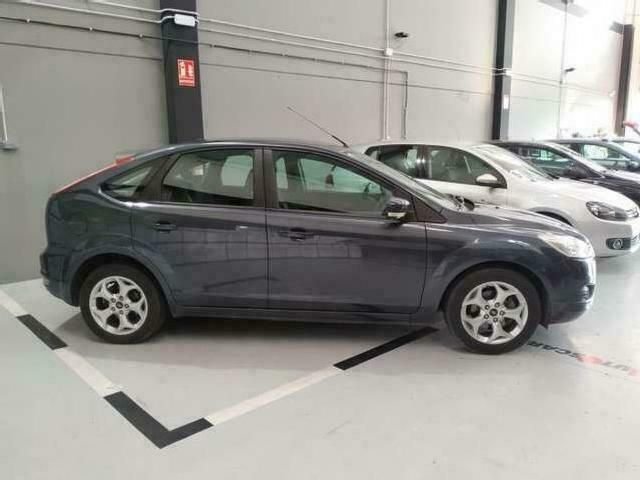 Usado Ford Focus Ghia 116 CV (85 kW) 2008 Gris Berlina