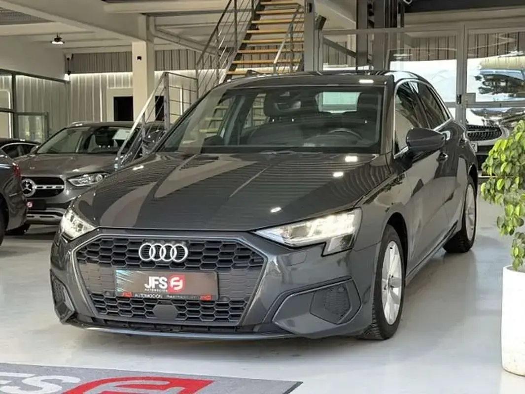 Usado Audi A3 Sportback 150 CV (110 kW) 2021 Gris Utilitario
