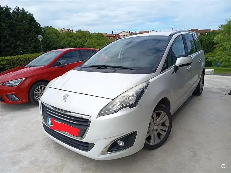 Usado Peugeot 5008 Style 120 CV (88 kW) 2015 Blanco Monovolumen