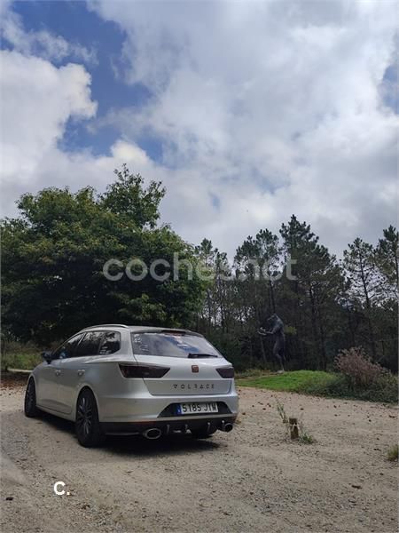 Usado Seat Leon ST CONNECT 220 CV (161 kW) 2016 Gris / plata Familiar