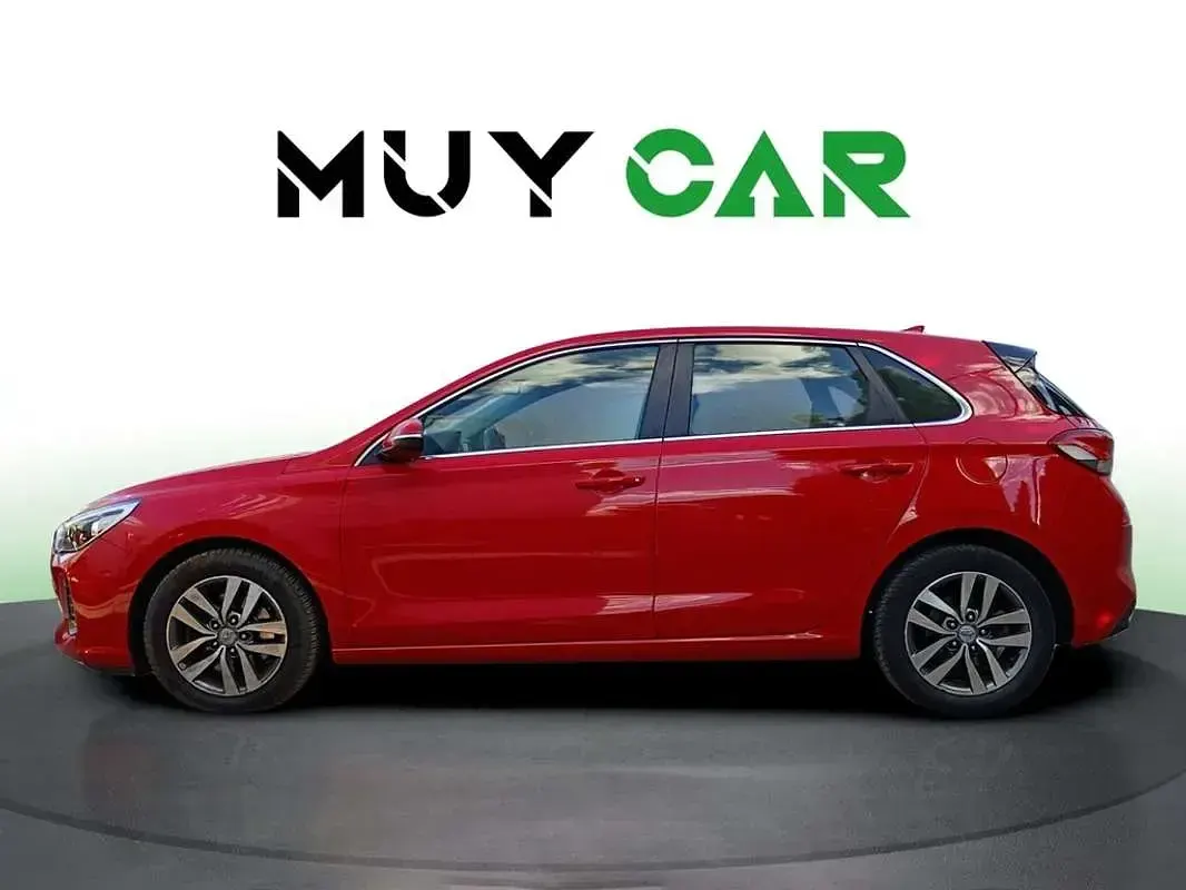 Usado Hyundai i30 140 CV (102 kW) 2017 Rojo Utilitario
