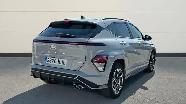 Usado Hyundai Kona N Line 141 CV (103 kW) 2023 Gris / plata SUV
