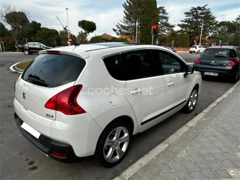 Usado Peugeot 3008 Allure 156 CV (114 kW) 2011 Blanco Familiar
