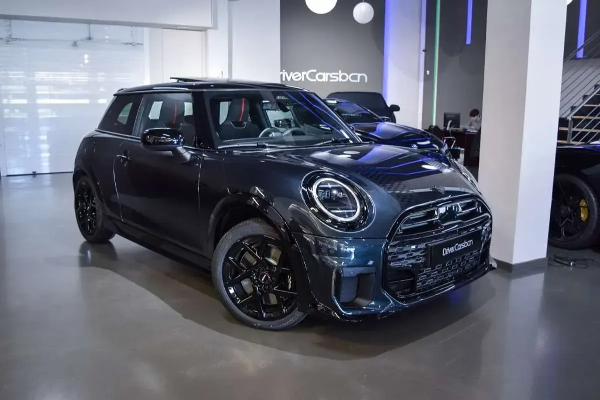 Usado Mini Cooper 150 kW (204 CV) 2026 Gris Utilitario