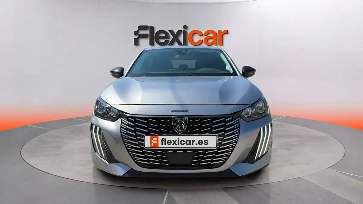 Usado Peugeot 208 Allure 101 CV (74 kW) 2025 Gris Utilitario