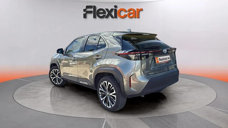 Usado Toyota Yaris Hybrid Active 116 CV (85 kW) 2022 Gris