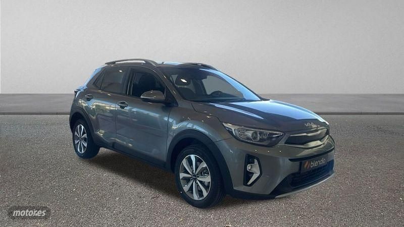 Usado Kia Stonic 100 HP (73 kW) 2025 Cinzento SUV
