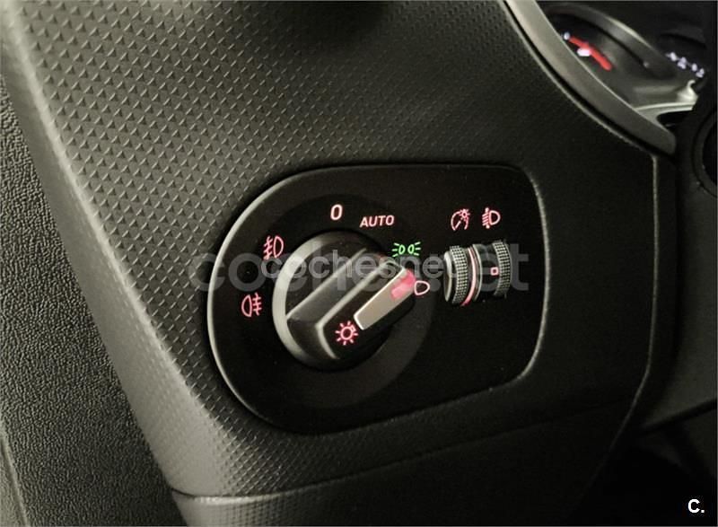 Usado Seat Leon Style 105 CV (77 kW) 2010 Blanco Utilitario