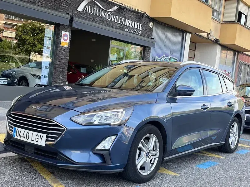 Usado Ford Focus Trend 120 CV (88 kW) 2020 Azul Familiar