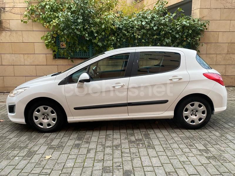 Usado Peugeot 308 Active 92 CV (67 kW) 2011 Blanco Berlina