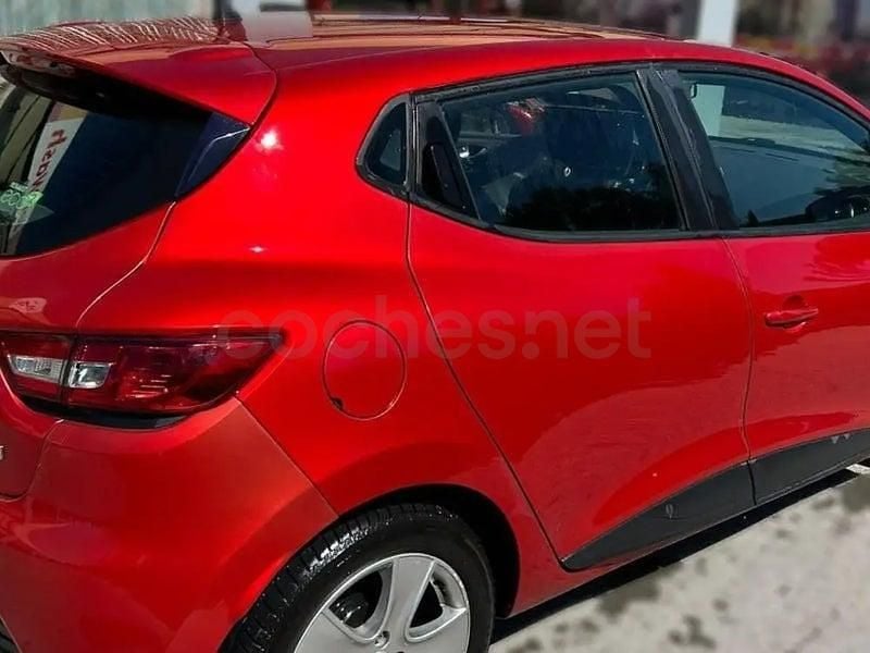 Usado Renault Clio IV Dynamique 90 CV (66 kW) 2015 Rojo Berlina
