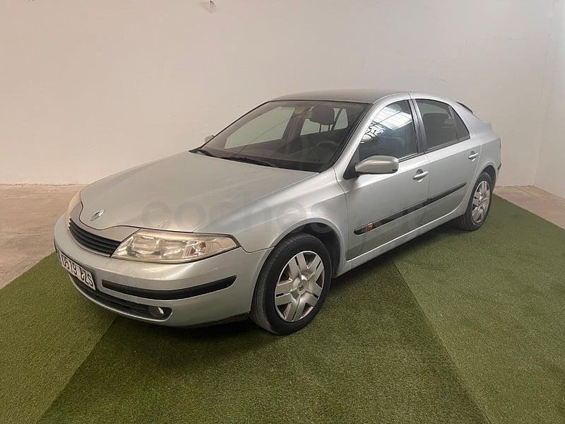 Usado Renault Laguna II Dynamique 120 CV (88 kW) 2003 Gris / plata Berlina