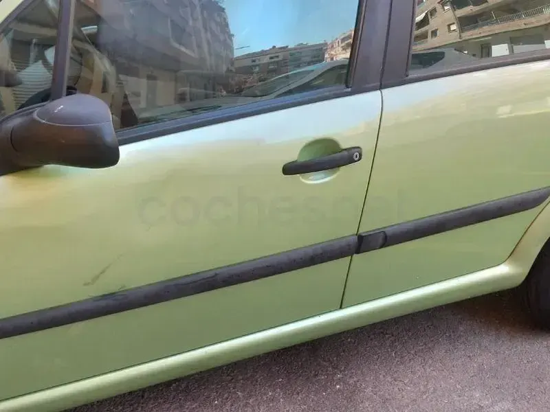 Usado Citroën C3 Exclusive 92 CV (67 kW) 2005 Verde Berlina