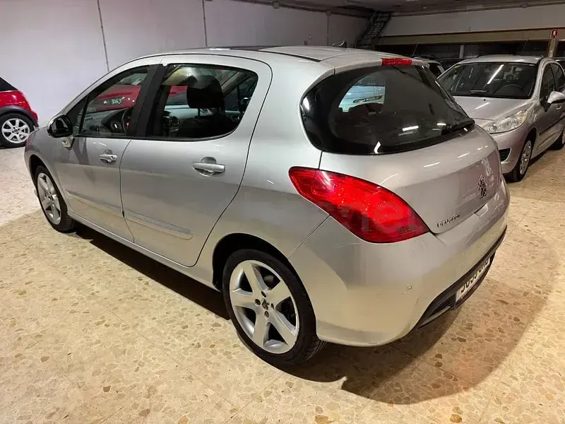 Usado Peugeot 308 Premium 120 CV (88 kW) 2009 Gris / plata Berlina