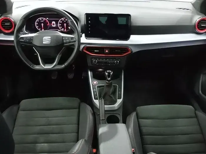 Usado Seat Arona FR 110 CV (80 kW) 2024 Blanco SUV