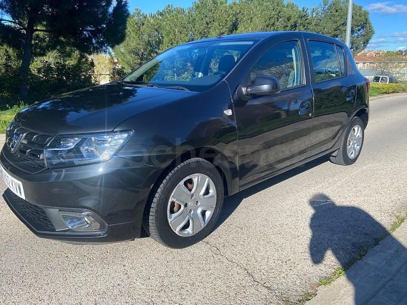 Usado Dacia Sandero Comfort 90 CV (66 kW) 2019 Gris / plata Berlina