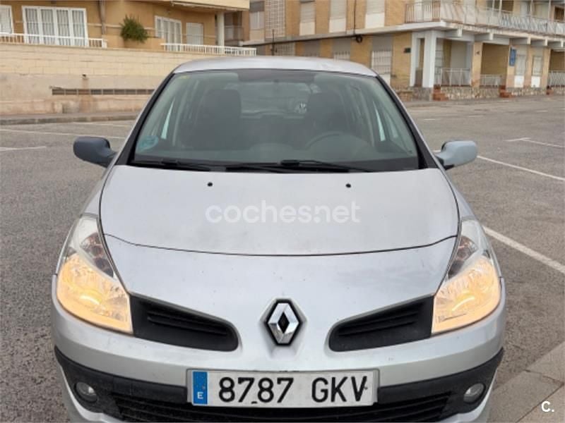 Usado Renault Clio II Authentique 75 CV (55 kW) 2009 Gris / plata Berlina