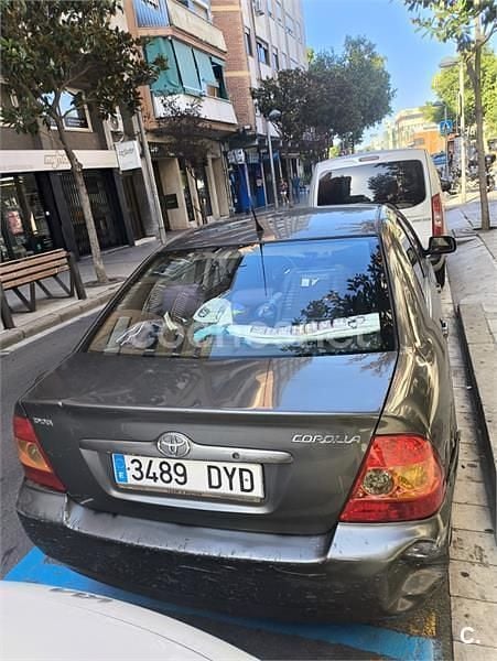 Usado Toyota Corolla Sol 110 CV (80 kW) 2006 Gris / plata Berlina
