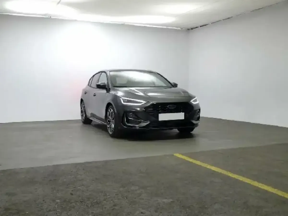 Usado Ford Focus ST-Line X 155 CV (114 kW) 2023 Gris Berlina