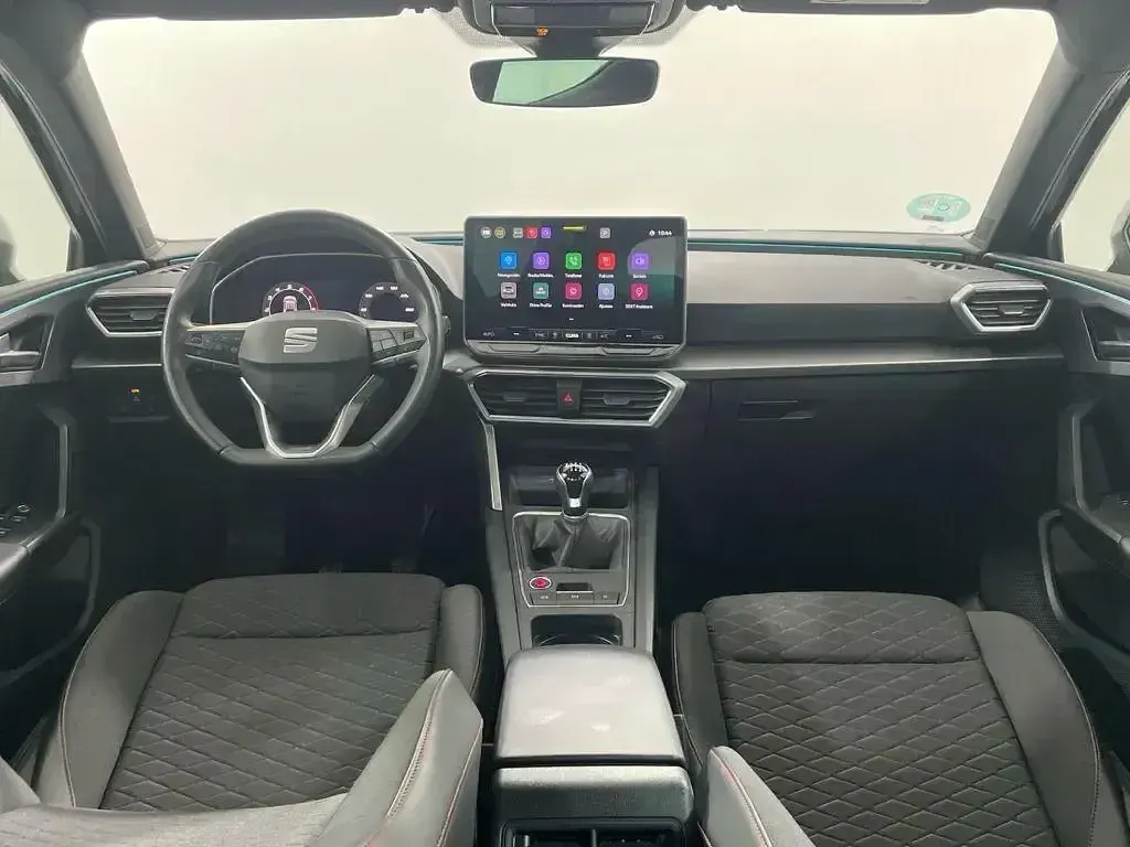 Käytetty Seat Leon FR 116 HP (85 kW) 2025 Musta Sedan