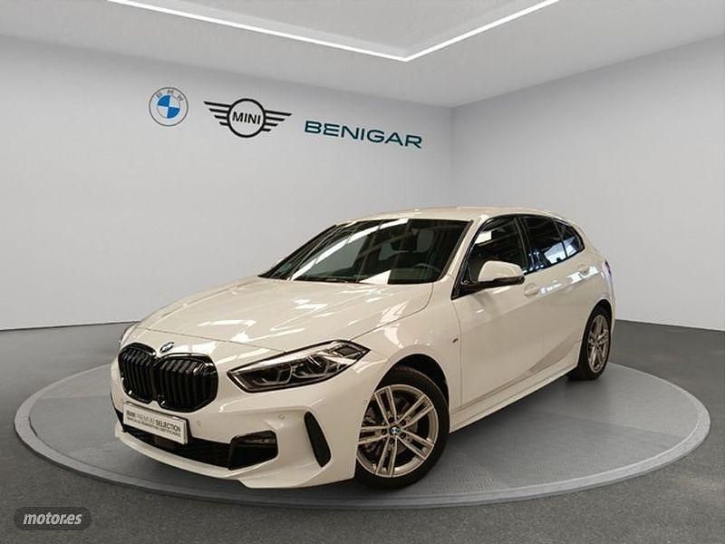 Blanco Usado 2023 BMW 118 Comfort Edition Utilitario | 31.500 € (Precio justo) - Imagen 1/4