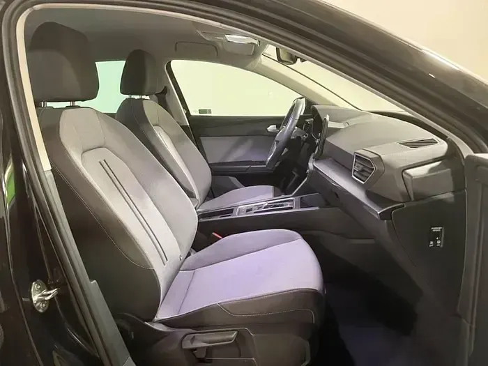 Usado Seat Leon Style 150 CV (110 kW) 2024 Negro
