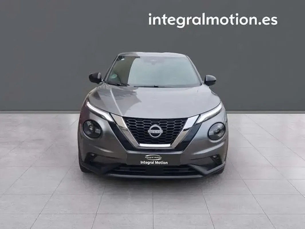 Usado Nissan Juke N-Connecta 114 CV (83 kW) 2024 Gris / plata SUV