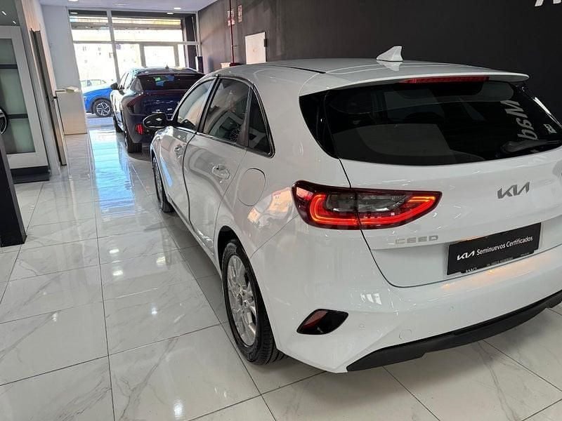 Usado Kia Ceed 120 CV (88 kW) 2024 Blanco Utilitario