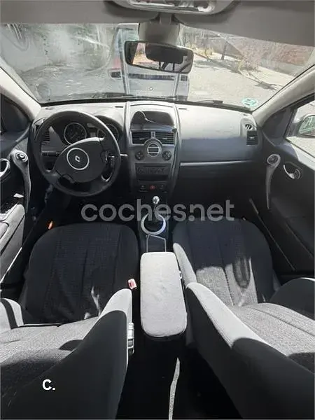 Usado Renault Mégane Dynamique 115 CV (84 kW) 2006 Negro Berlina