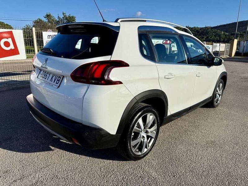 Usado Peugeot 2008 Allure 131 CV (96 kW) 2019 Blanco SUV
