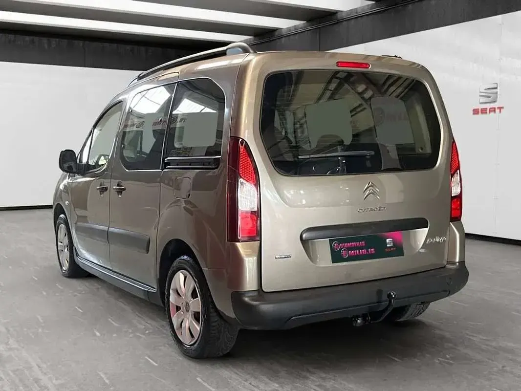 Usado Citroën Berlingo Feel 99 CV (72 kW) 2016 Marrón Monovolumen