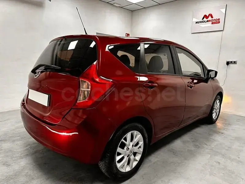 Usado Nissan Note Acenta 80 CV (58 kW) 2014 Rojo Utilitario