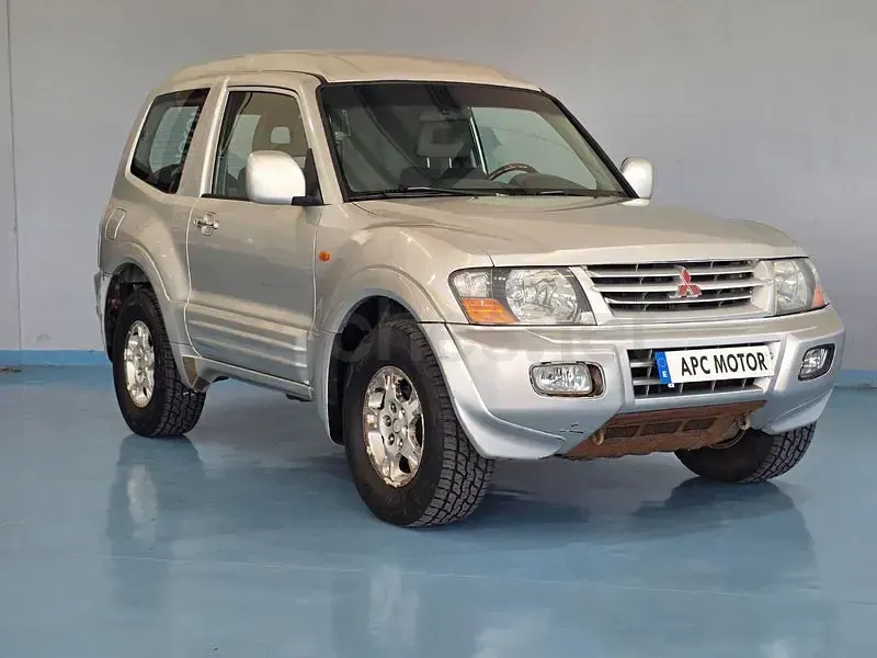 Usado Mitsubishi Montero 160 CV (117 kW) 2002 Gris / plata SUV