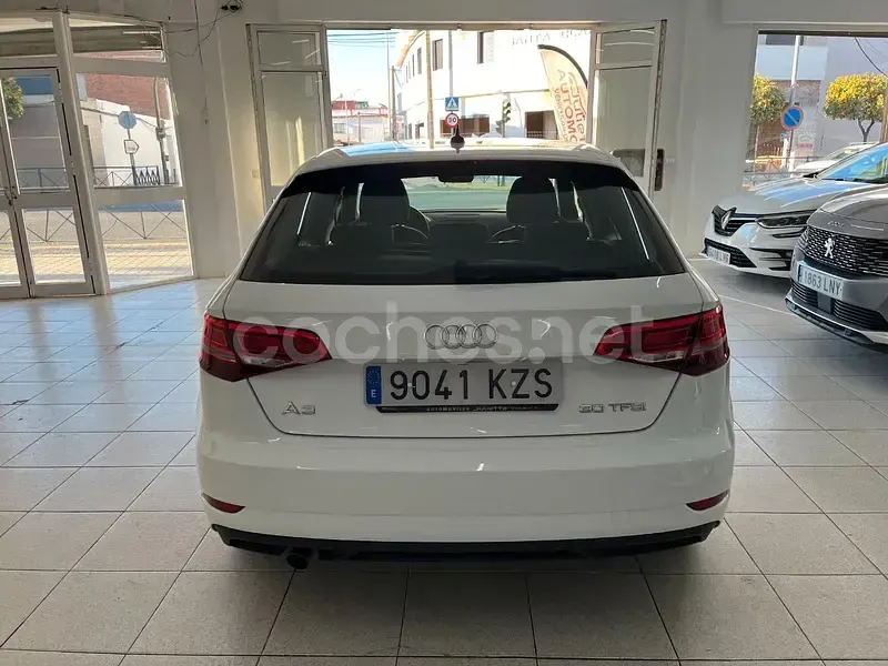 Usado Audi A3 116 CV (85 kW) 2019 Blanco Berlina