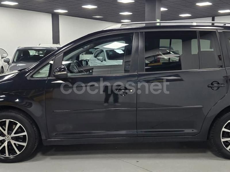 Usado VW Touran Advance 105 CV (77 kW) 2013 Negro Monovolumen