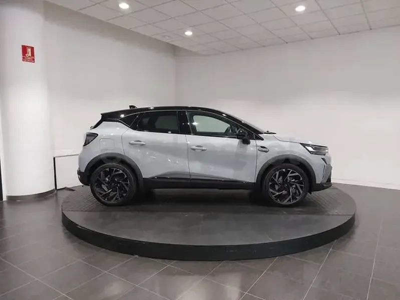 Usado Renault Captur Esprit Alpine 160 CV (117 kW) 2025 Gris / plata SUV