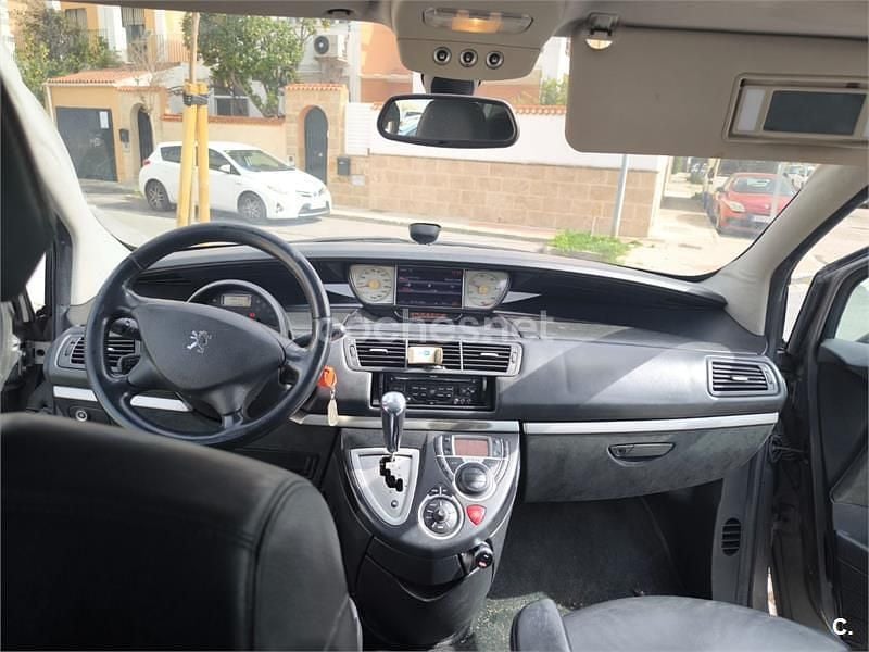 Usado Peugeot 807 Premium 163 CV (119 kW) 2010 Gris / plata Monovolumen