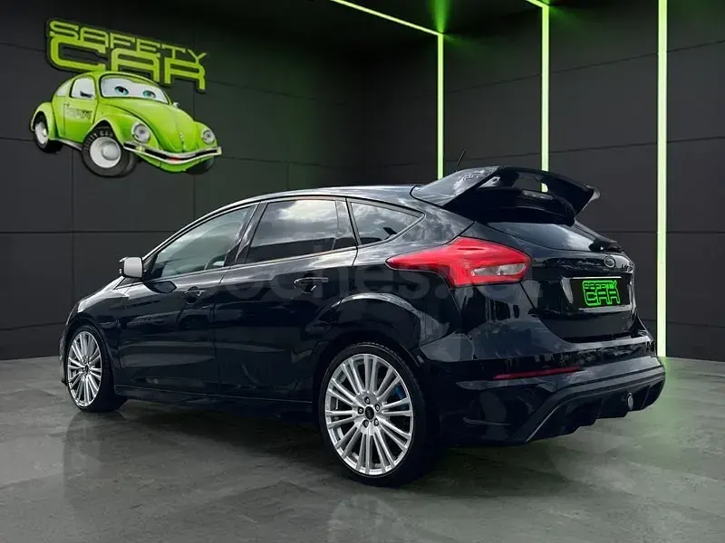 Usado Ford Focus RS 350 CV (257 kW) 2017 Negro Berlina
