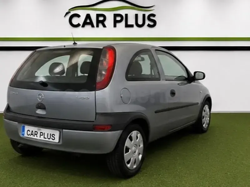 Usado Opel Corsa Club 65 CV (47 kW) 2002 Gris / plata Utilitario