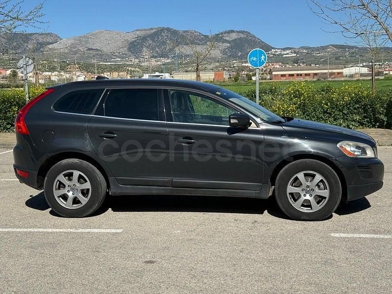 Usado Volvo XC60 Momentum 163 CV (119 kW) 2011 Gris / plata SUV